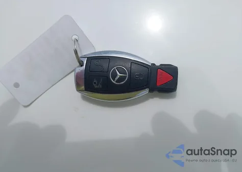 2017 Mercedes-Benz C 300 Luxury/Sport z USA, uszkodzony, nr VIN 55SWF4JB6HU199101